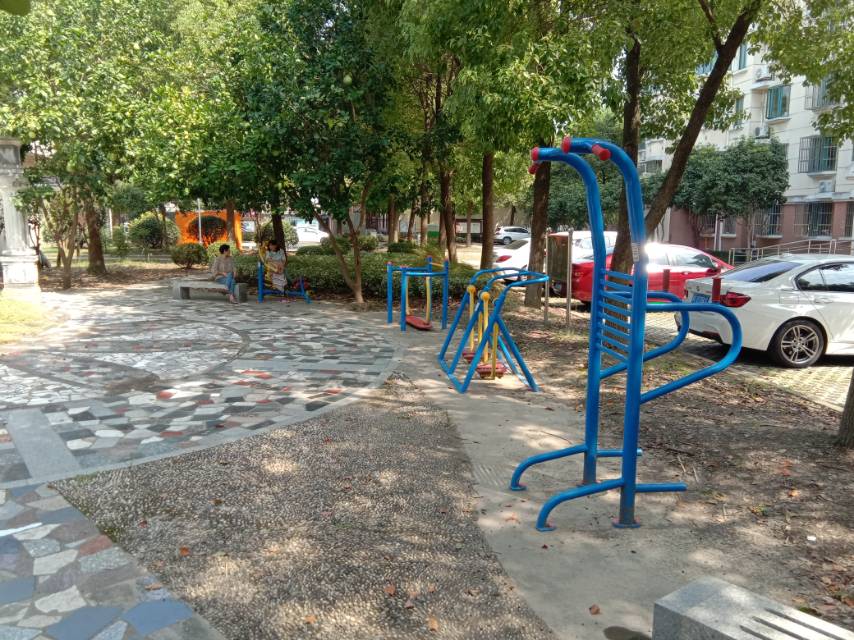 逸峰小區(qū)健身點