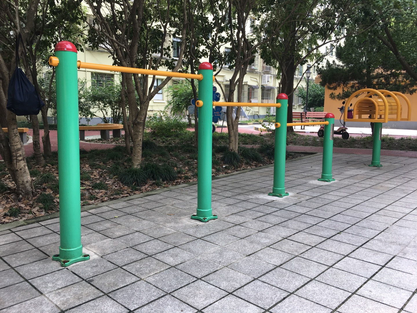 多聯(lián)壓腿架