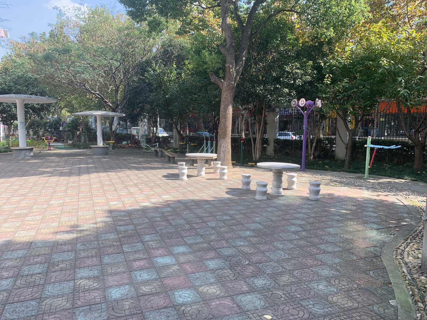 荷五居委市民益智健身苑點1