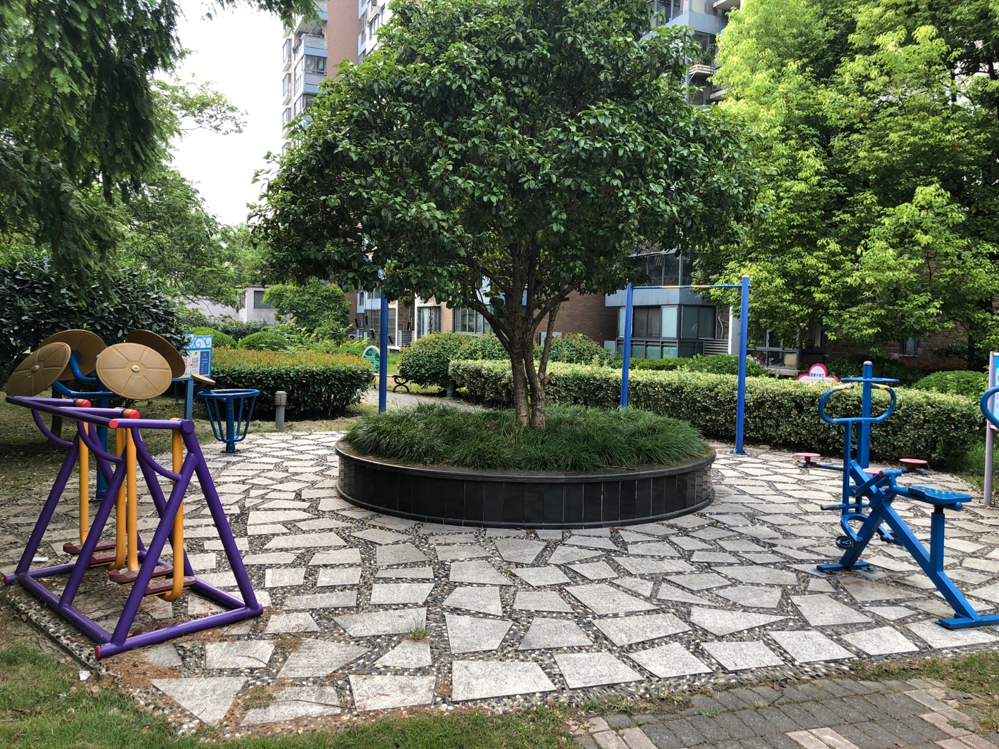 嘉川社區(qū)愛琴海小區(qū)健身苑點