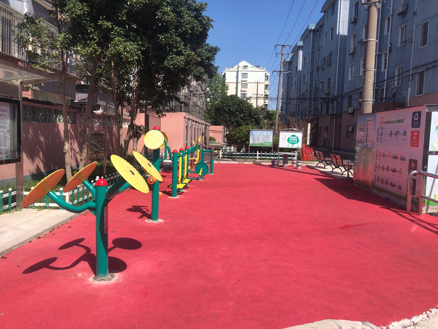 紫衛(wèi)居委衛(wèi)龍新村市民益智健身點(diǎn)