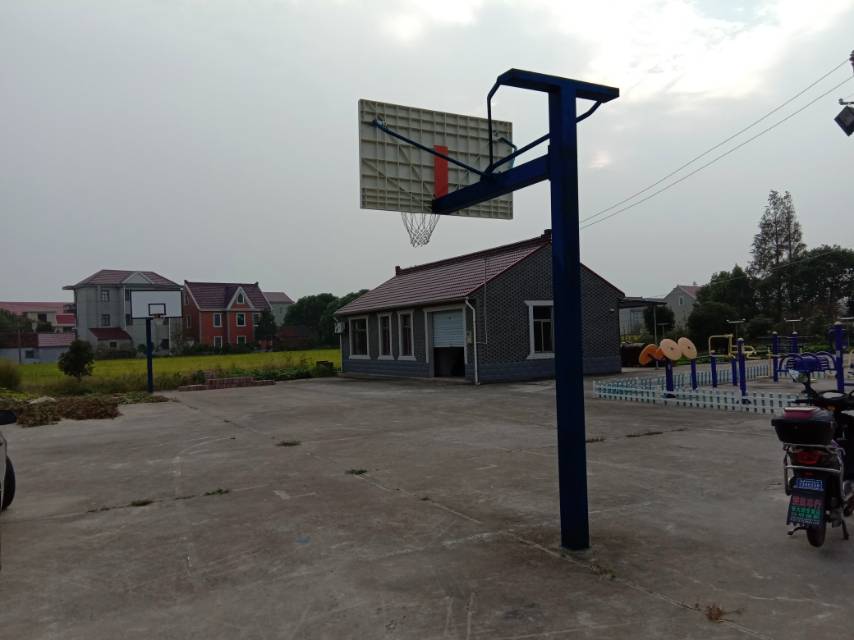四滧村15隊籃球場