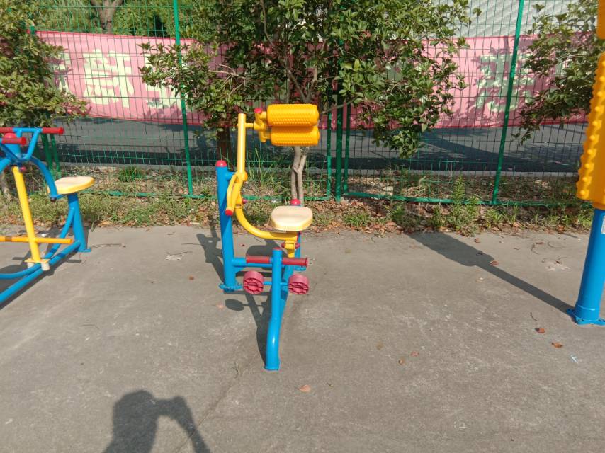 自重腹背鍛煉器