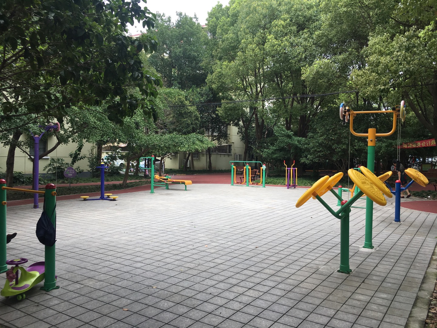 龍柏二村居委健身苑點(diǎn)A