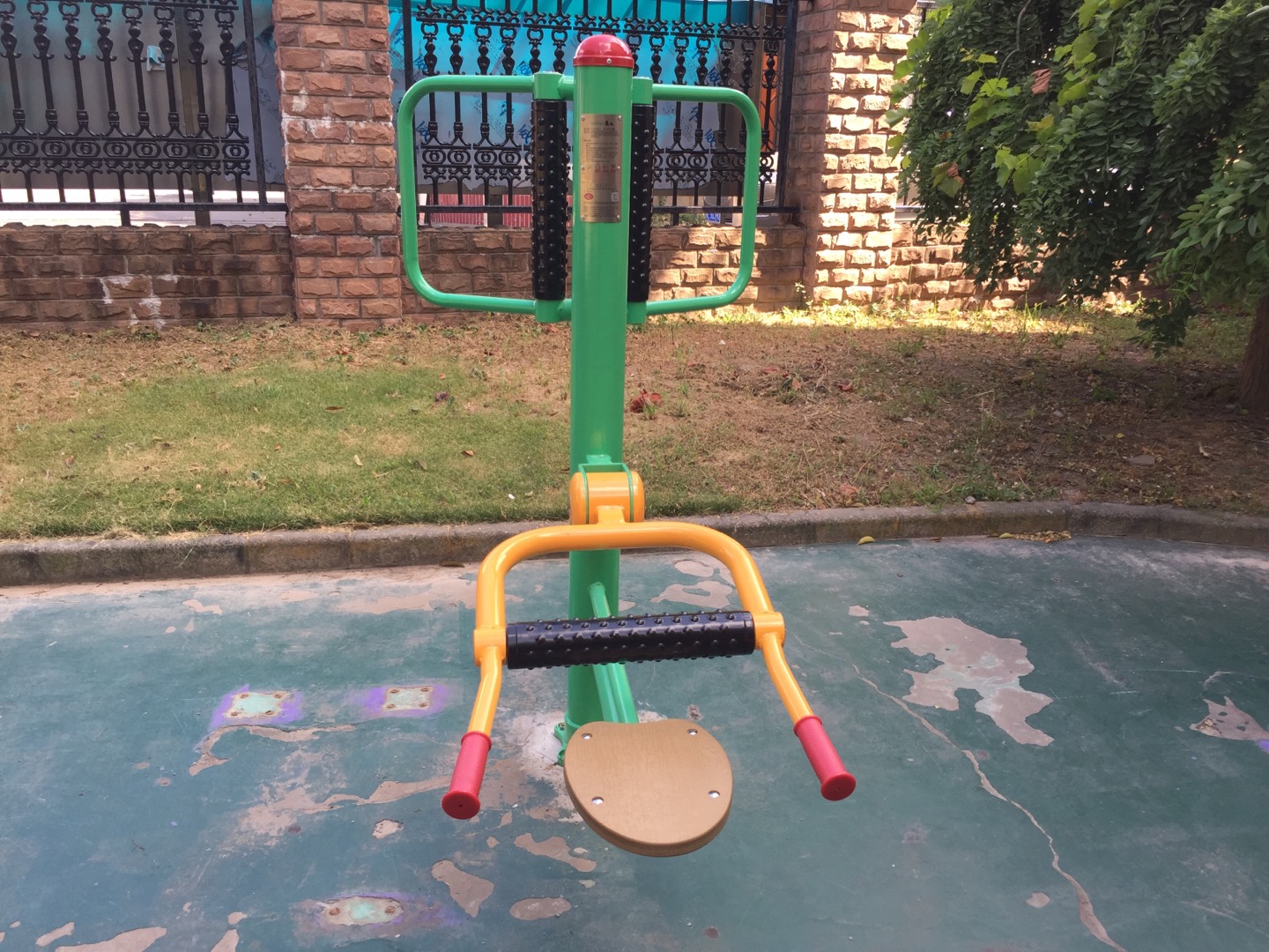 坐式腰背按摩器