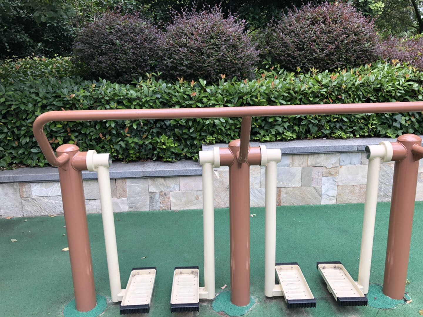 二位太空漫步機(jī)