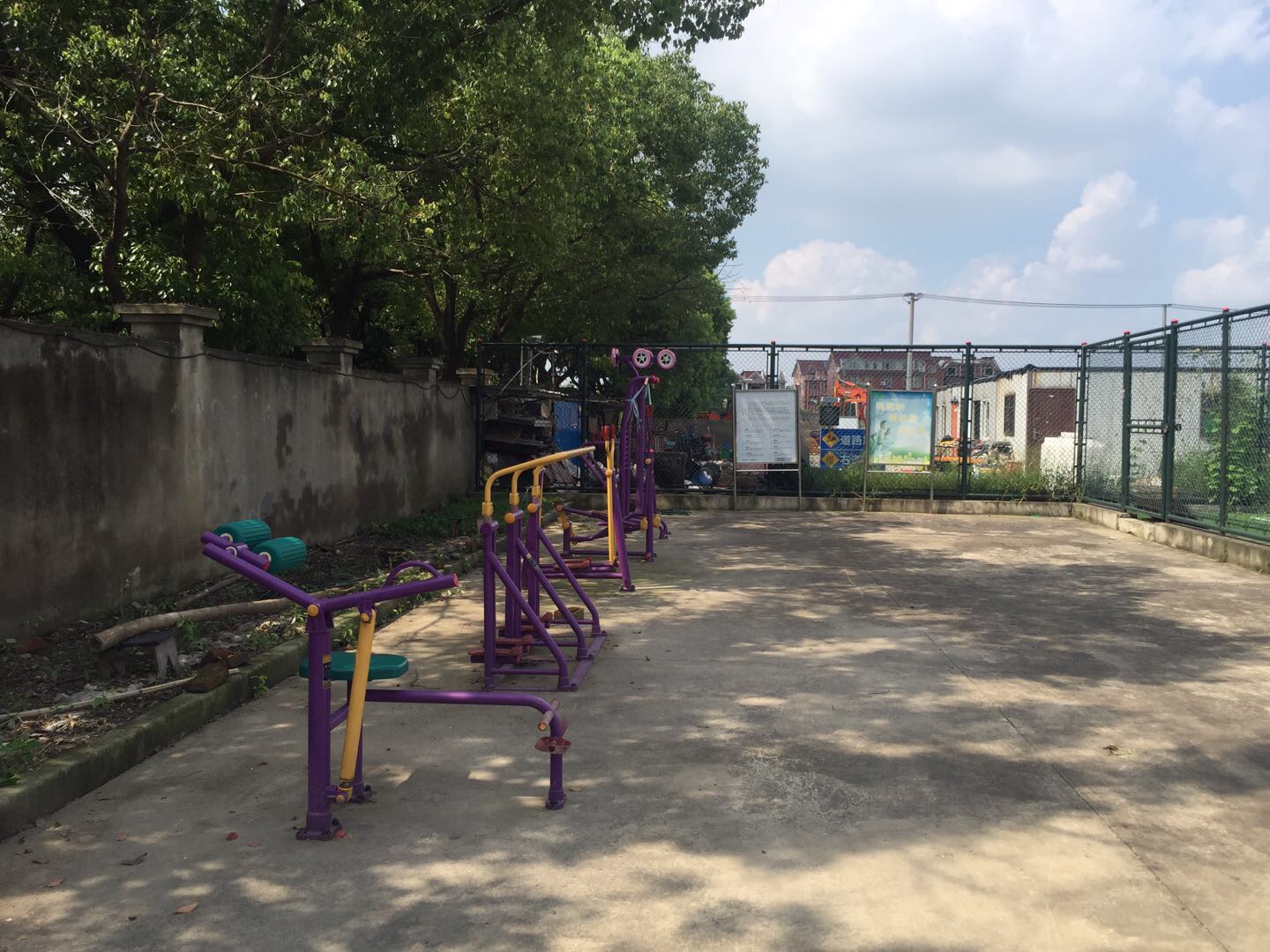 紀(jì)西村華西公共運動場健身點