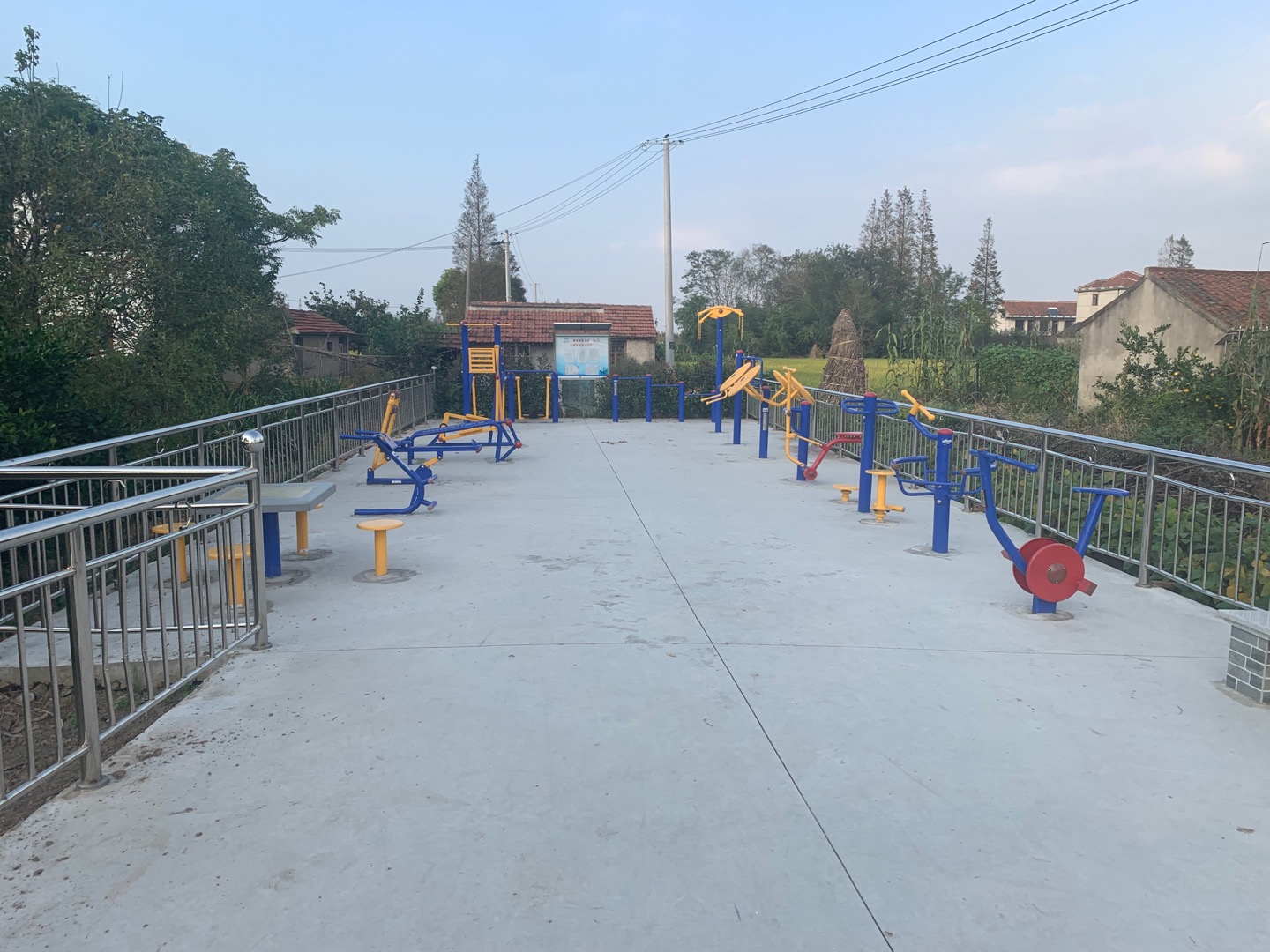 滧東村紅梅4隊(duì)健身點(diǎn)