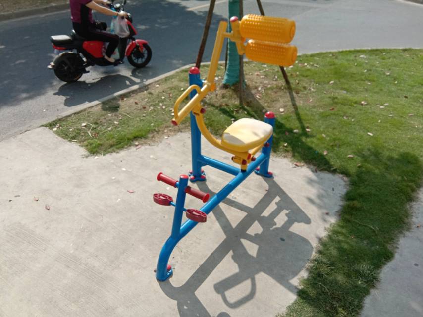 自重腹背鍛煉器