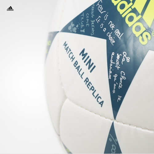 阿迪達斯AP0380足球