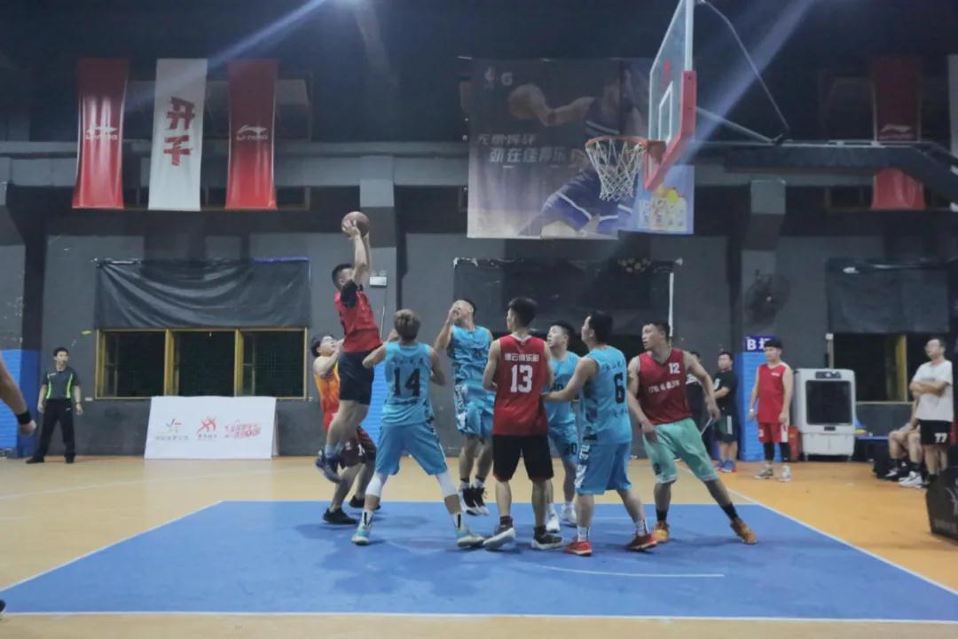 運(yùn)動(dòng)場(chǎng)