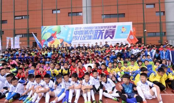 運(yùn)動(dòng)場(chǎng) 運(yùn)動(dòng)場(chǎng)